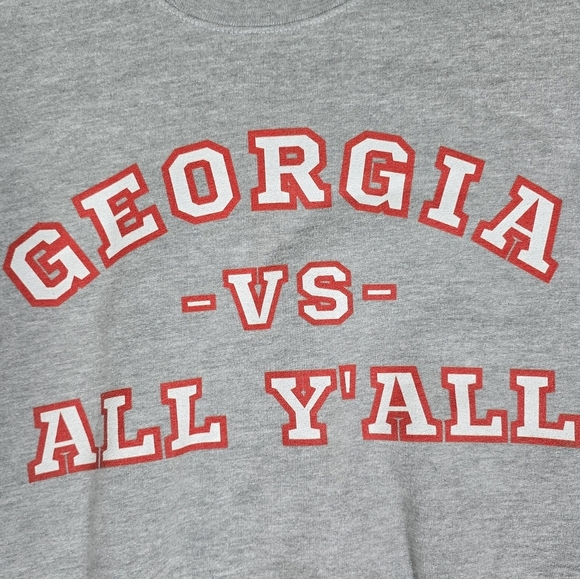 GILDAN | 'GEORGIA VS ALL YALL' GEORGIA BULLDOGS TEAM SPIRIT CREW NECK SWEATSHIRT - Picture 4 of 14